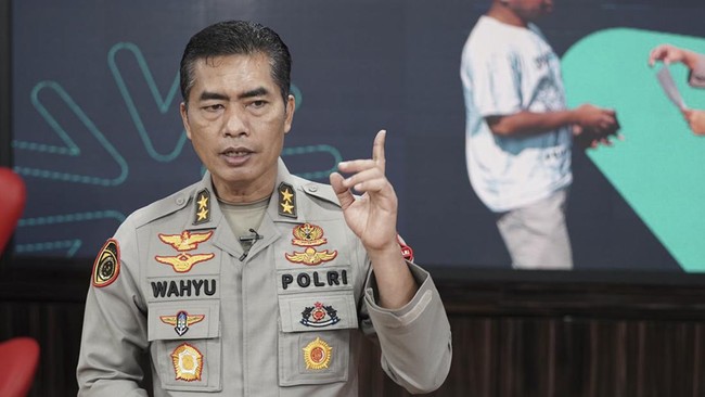 Kabareskrim Polri Komjen Wahyu Widada menyebut Pimpinan Pondok Pesantren Al-Zaytun Panji Gumilang pernah dipenjara akibat kasus penipuan.