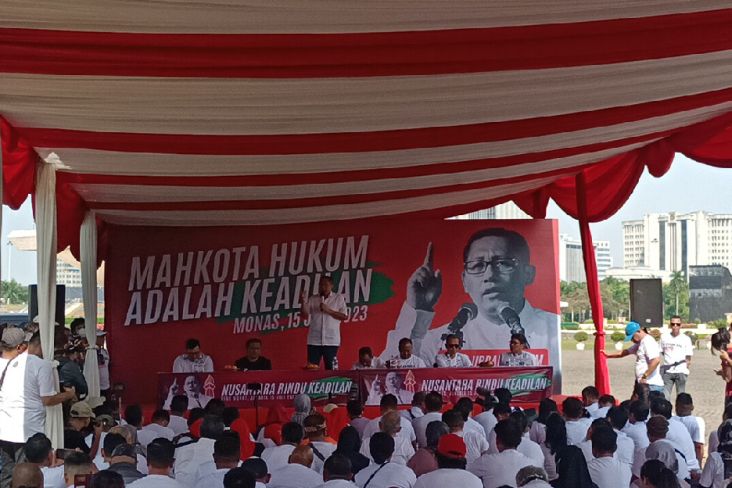 Anas Urbaningrum saat menyampaikan pidato politik di Silang Monas, Sabtu (16/7/2023).