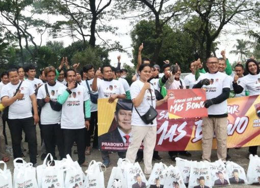 Relawan Mas Bowo Bagikan Sembako.