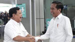 Presiden Jokowi dan Menhan Prabowo akrab.