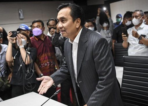 Politikus PDIP Effendi Simbolon memberi sinyal mendukung Prabowo Subianto di Pilpres 2024.