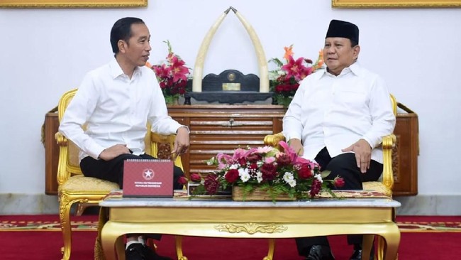 Menteri Pertahanan yang juga calon presiden dari Partai Gerindra Prabowo Subianto selalu semringah setelah bertemu empat mata dengan Presiden Jokowi.
