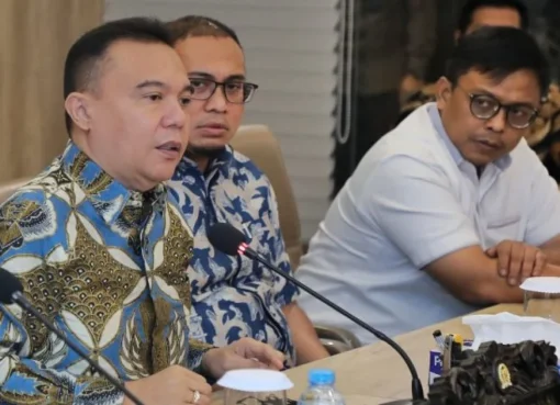 Ketua Harian DPP Gerindra Sufmi Dasco Ahmad (kiri).