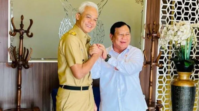 Prabowo Subianto dan Ganjar Pranowo di Festival Belajaraya 2023 Jakarta.