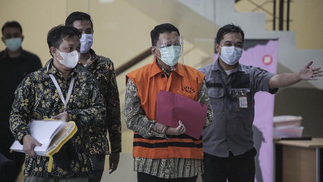 Direktur Pemeriksaan dan Penagihan Ditjen Pajak Tahun 2016-2019 Angin Prayitno Aji divonis pidana tujuh tahun penjara dan denda Rp1 miliar subsider empat bulan.