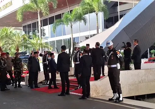 Menteri Pertahanan (Menhan) Prabowo Subianto menghadiri Sidang Tahunan MPR RI dan Sidang Bersama DPR dan DPD RI di Gedung Parlemen Jakarta, Rabu (16/8/2023). Prabowo datang berbarengan dengan Wakil Ketua DPR RI sekaligus Ketua Umum Partai Kebangkitan Bangsa Muhaimin Iskandar.