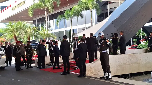 Menteri Pertahanan (Menhan) Prabowo Subianto menghadiri Sidang Tahunan MPR RI dan Sidang Bersama DPR dan DPD RI di Gedung Parlemen Jakarta, Rabu (16/8/2023). Prabowo datang berbarengan dengan Wakil Ketua DPR RI sekaligus Ketua Umum Partai Kebangkitan Bangsa Muhaimin Iskandar.