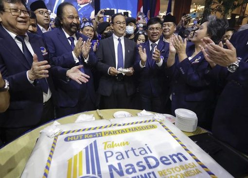Capres Anies Baswedan (tengah) dan Ketum NasDem Surya Paloh saat perayaan ulang tahun NasDem beberapa waktu lalu.