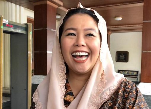 Yenny Wahid mengaku akan berdoa terlebih dulu usai namanya disebut-sebut masuk dalam Bursa cawapres Anies Baswedan.