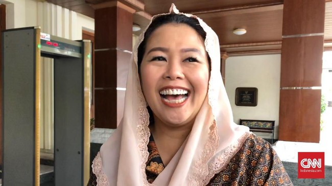 Yenny Wahid mengaku akan berdoa terlebih dulu usai namanya disebut-sebut masuk dalam Bursa cawapres Anies Baswedan.