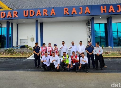 Bandara Raja Haji Abdullah di Kabupaten Tanjung Balai Karimun di Provinsi Kepri