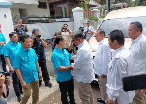 Elite Gerindra mendatangi Partai Gelora untuk membahas dukungan pada Prabowo Subianto di Pilpres 2024.