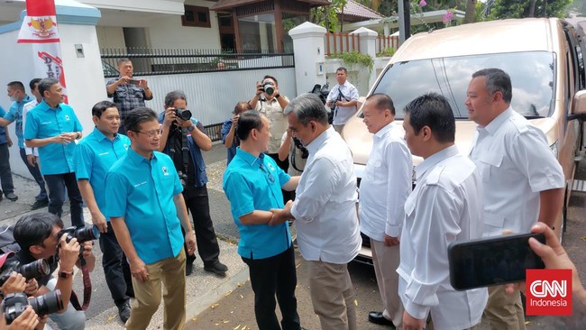 Elite Gerindra mendatangi Partai Gelora untuk membahas dukungan pada Prabowo Subianto di Pilpres 2024.
