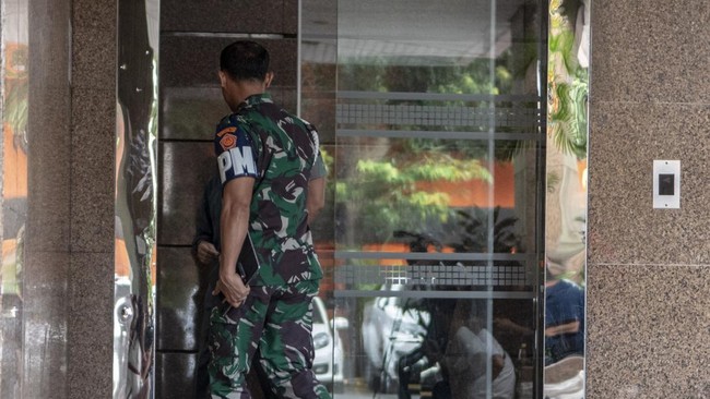 Kodam I/Bukit Barisan menyerahkan pemeriksaan anggota bernama Mayor Dedi Hasibuan kepada Pusat Polisi Militer (Puspom) TNI di Jakarta.