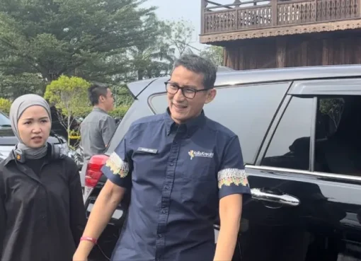 Mobil Sandiaga mogok.