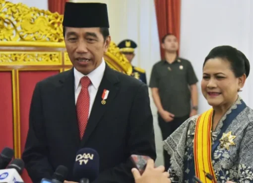 Presiden Jokowi dan Ibu negara Iriana di Istana Negara.