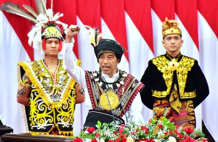 Presiden Joko Widodo saat menyampaikan pidato kenegaraan pada sidang tahunan MPR, DPR dan DPD di Kompleks Parlemen, Senayan, Jakarta, Rabu (16/8/2023).