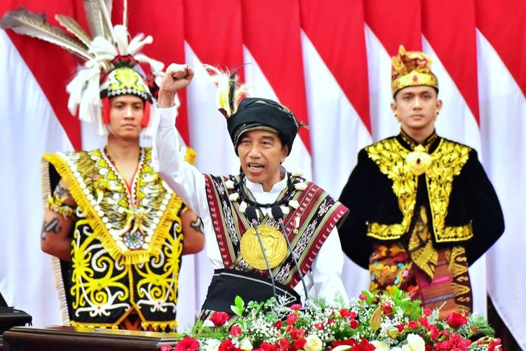 Presiden Joko Widodo saat menyampaikan pidato kenegaraan pada sidang tahunan MPR, DPR dan DPD di Kompleks Parlemen, Senayan, Jakarta, Rabu (16/8/2023).