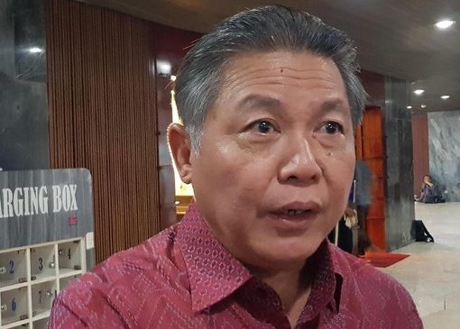 Politikus PDI Perjuangan, Hendrawan Supratikno menanggapi dukungan Golkar dan PAN ke Prabowo Subianto di Pilpres 2024.