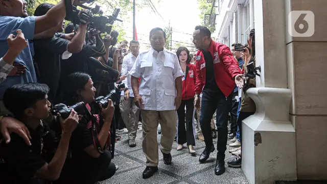 Prabowo Subianto Sambangi Markas PSI.