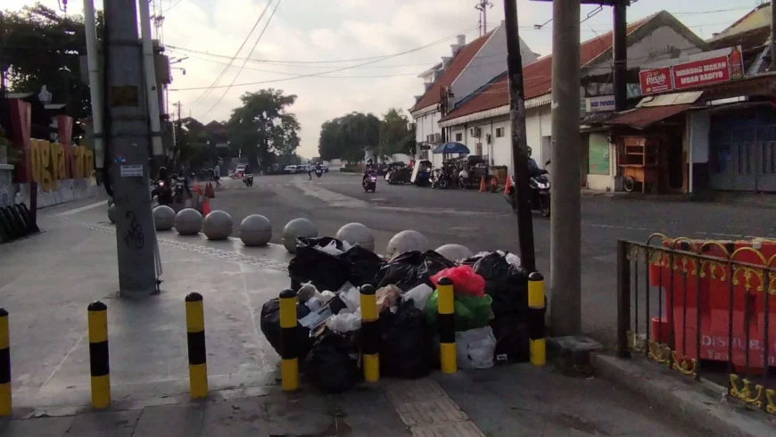 Sampah di Yogyakarta.