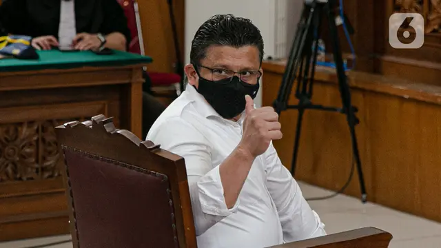 Terdakwa kasus pembunuhan berencana terhadap Yosua Hutabarat atau Brigadir J, Ferdy Sambo saat menjalani sidang.
