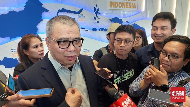 Waketum NasDem mengatakan yang penting syarat untuk memajukan capres terpenuhi, bukan soal koalisi besar atau kecil. Waketum NasDem, Ahmad Ali di kantor pusat NasDem, Gondangdia, Jakarta Pusat, Rabu (12/7).