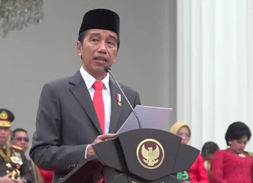 Presiden Jokowi menjadi Inspektur Upacara di HUT TNI ke 77.