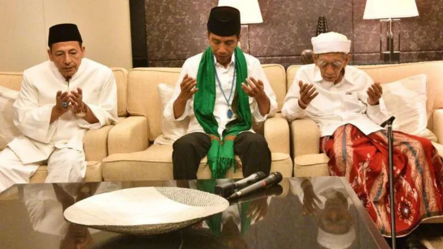 Presiden Jokowi berdoa bersama Mbah Moen dan Habib Luthfi beberapa waktu silam.