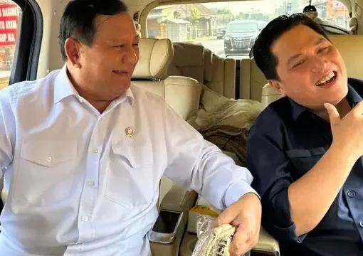 Momen Menteri Pertahanan Prabowo Subianto semobil dengan Menteri BUMN Erick Thohir.