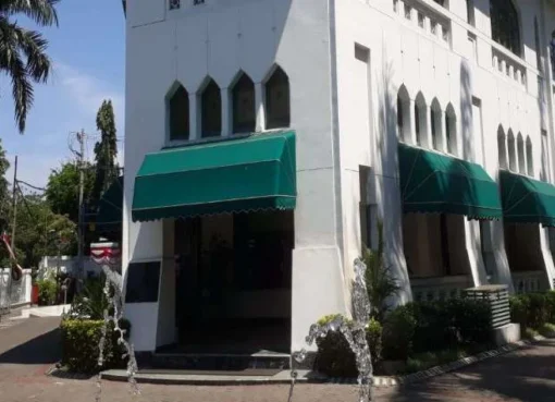 Gedung Wismilak yang digeledah penyidik Polda Jatim di Surabaya.