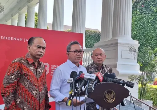 Menteri Perdagangan (Mendag) Zulkifli Hasan usai rapat bersama Presiden Joko Widodo atau Jokowi di Kompleks Istana Kepresidenan Jakarta, Senin (25/9/2023).