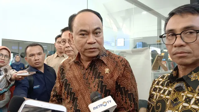 Menteri Komunikasi dan Informatika Budi Arie Setiadi di Pos Bloc Jakarta, Rabu (23/8/2023). Arie mengatakan Kompinfo terus memutuskan akses aplikasi pinjol ilegal dan investasi bodong.