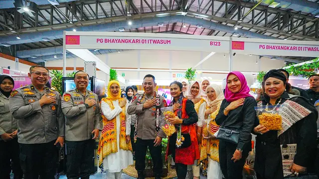 Kapolri Jenderal Listyo Sigit Prabowo menghadiri kegiatan kreasi Bhayangkari Nusantara di Jakarta Convention Center (JCC), Senayan, Jakarta Pusat.