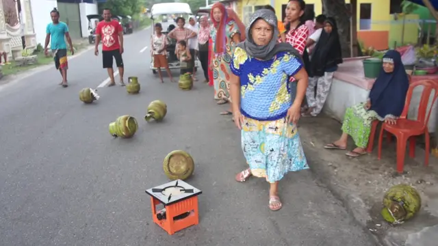Warga buang tabung Gas LPG 3 kg akibat langka.