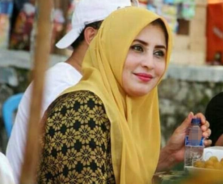 Ellya, Istri Wali Kota Bima di Polda NTB.