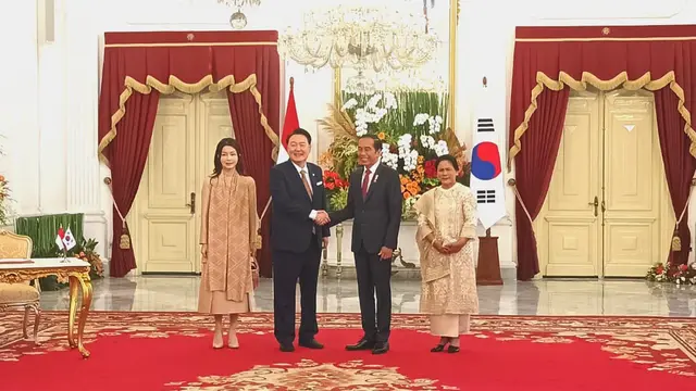 Yoon Suk Yeol dan Kim Keon Hee disambut Jokowi dan Iriana.