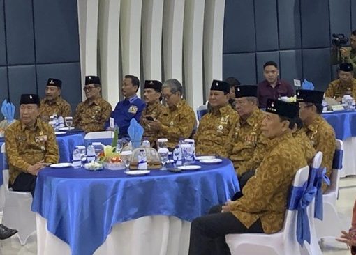 Susilo Bambang Yudhoyono (SBY) duduk bareng Prabowo Subianto di HUT PEPABRI.