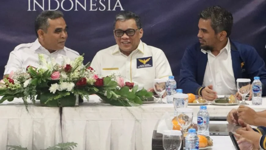 Sekjen Gerindra Ahmad Muzani dan elite Partai Garuda.