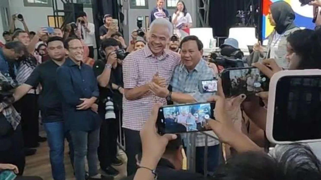 Prabowo Subianto dan Ganjar Pranowo di Festival Belajaraya 2023.