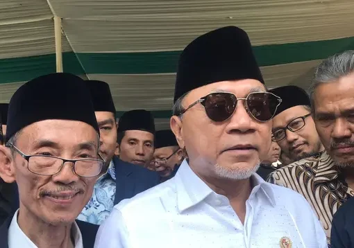 Ketua Umum Partai Amanat Nasional (PAN) Zulkifli Hasan jelang mendaftarkan 580 bakal calon anggota legislatif (caleg) DPR Pemilu 2024 di Kantor KPU RI, Menteng, Jakarta Pusat, Jumat (12/5/2023)