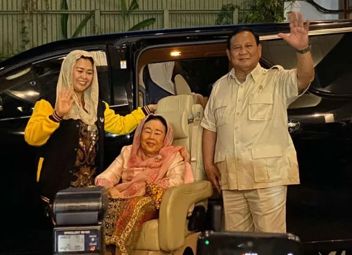 Istri Gus Dur, Sinta Nuriyah Wahid tiba-tiba mendatangi kediaman Prabowo.