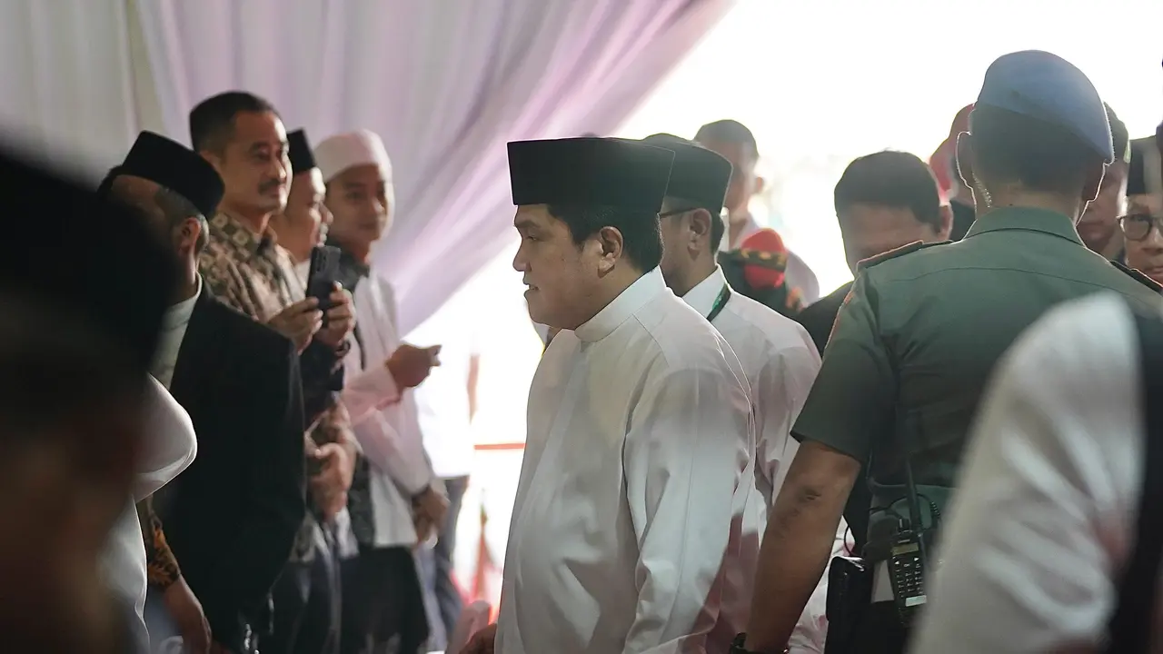 Menteri Badan Usaha Milik Negara (BUMN) Erick Thohir saat Musyawarah Nasional Alim Ulama dan Konferensi Besar Nahdlatul Ulama (Munas dan Konbes NU) 2023 di Pondok Pedantren Al Hamid, Cilangkap, Jakarta Timur, Senin (18/9/2023).