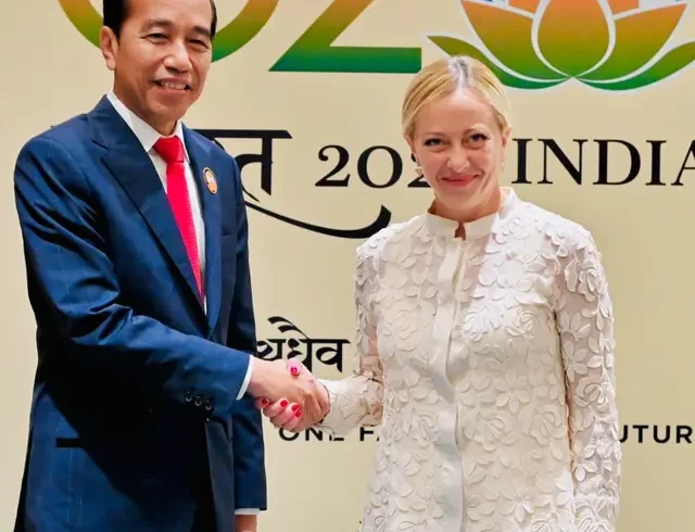 Presiden Joko Widodo (Jokowi) menggelar pertemuan bilateral dengan Perdana Menteri (PM) Italia Giorgia Meloni di Bharat Mandapam, IECC, Pragati Maidan, New Delhi, India, pada Minggu, 10 September 2023.