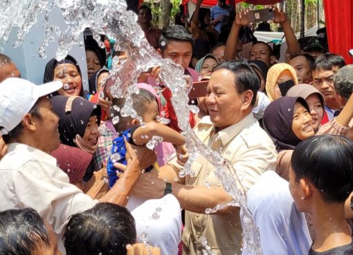 Menhan Prabowo meresmikan air di Banyumas.