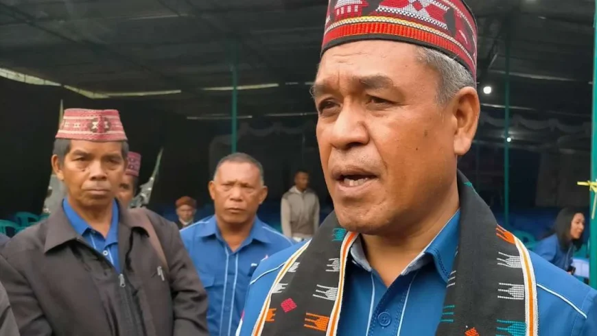 Wakil Ketua Umum Partai Demokrat Benny Kabur Harman usai melantik pengurus Partai Demokrat Kabupaten Manggarai, Nusa Tenggara Timur (NTT), Selasa, 10 Oktober 2023.