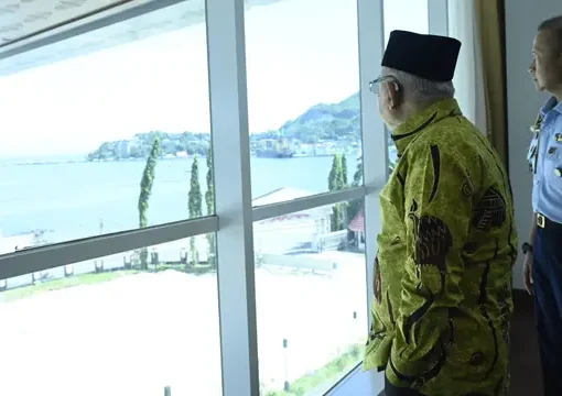 Wapres berkantor di Paua.