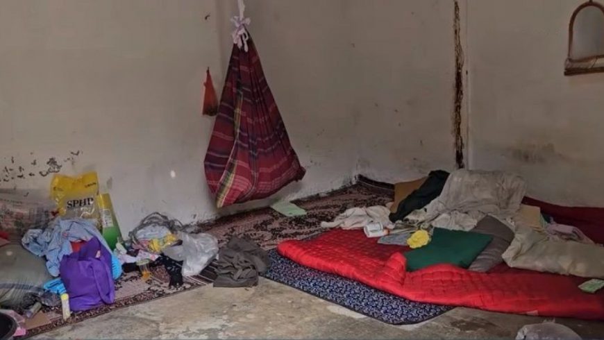 TKP rumah kontrakan ibu tega biarkan bayinya tewas di ember.