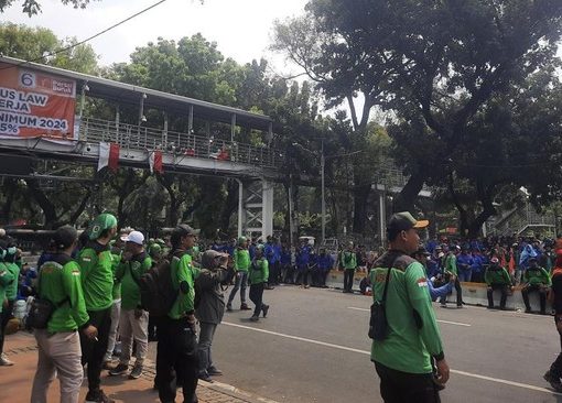 Demo buruh.