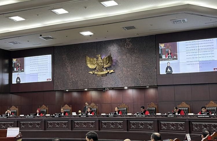 Ketua Mahkamah Konstitusi (MK) Anwar Usman dalam sidang uji materi UU Nomor 7 Tahun 2017 tentang Pemilu diajukan pada 14 November 2022. Gugatan yang teregistrasi dengan nomor 114/PPU/XX/2022 itu menyoal sejumlah ketentuan, di antaranya Pasal 168 ayat (2) tentang sistem pemilu.